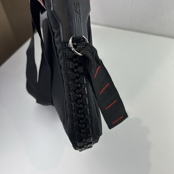 Xuhongfei SZS Unisex Black Zipper Crossbody Bag - Picture 6 of 10